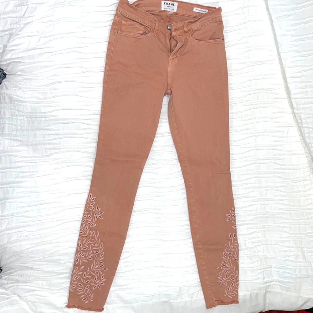 FRAME Denim- Le Skinny de Jeanne jeans in a rose/pink color. Womens Size 25